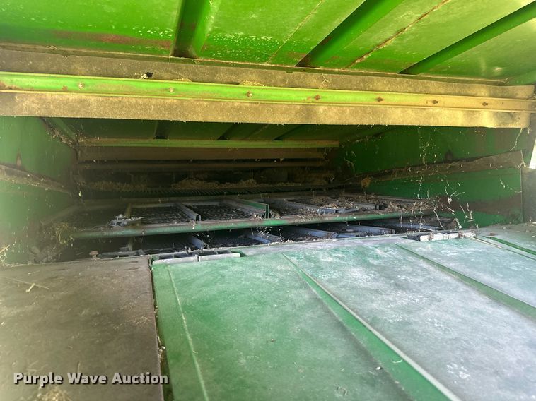 image for item EF2995 1994 John Deere 9600 combine