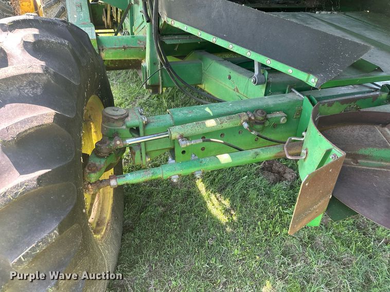 image for item EF2995 1994 John Deere 9600 combine