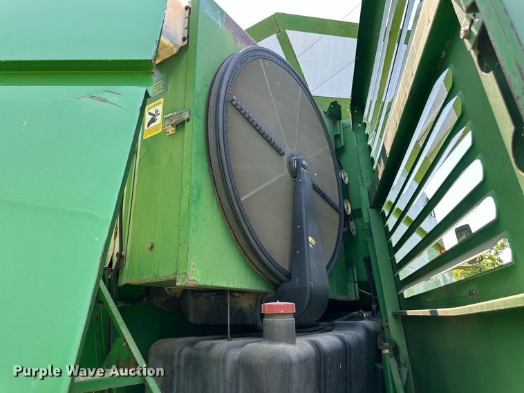 image for item EF2995 1994 John Deere 9600 combine