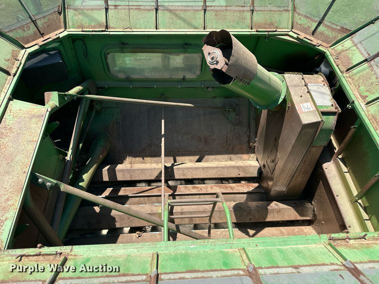 image for item EF2995 1994 John Deere 9600 combine