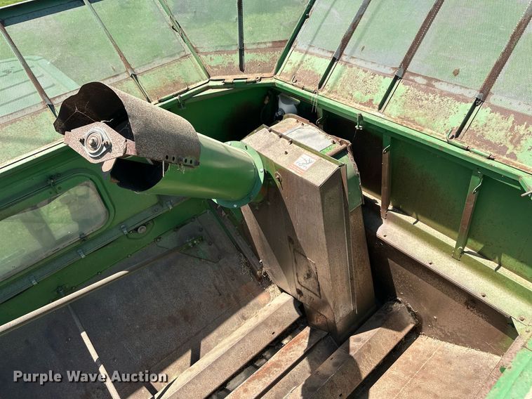 image for item EF2995 1994 John Deere 9600 combine