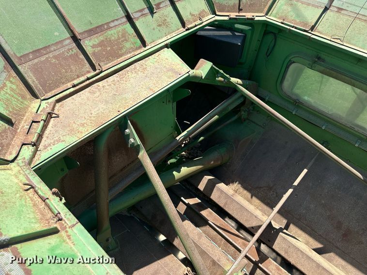 image for item EF2995 1994 John Deere 9600 combine