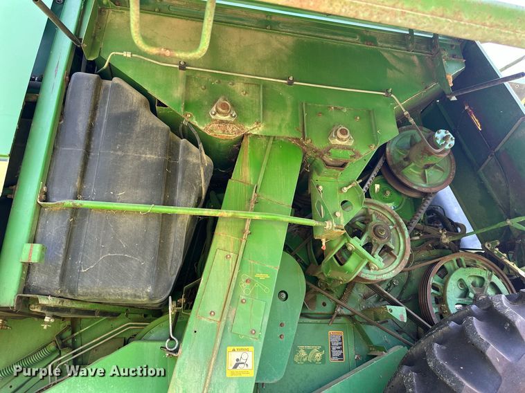 image for item EF2995 1994 John Deere 9600 combine