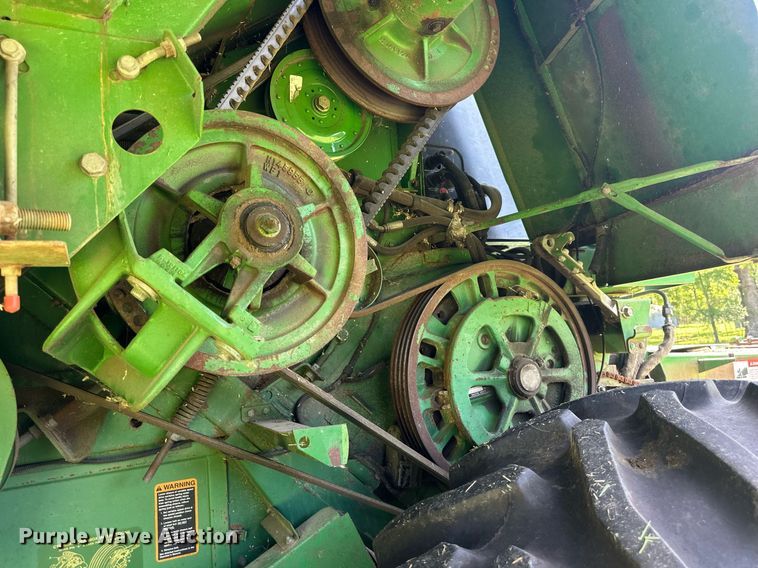 image for item EF2995 1994 John Deere 9600 combine