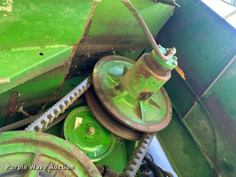 image for item EF2995 1994 John Deere 9600 combine