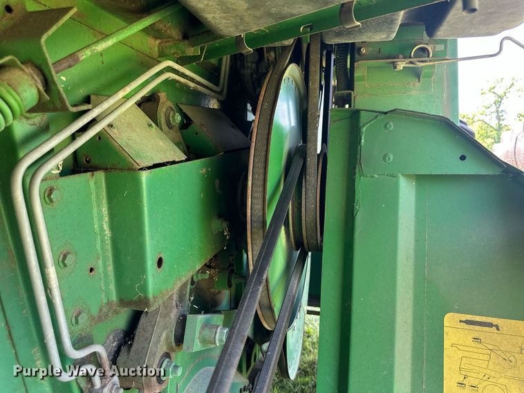 image for item EF2995 1994 John Deere 9600 combine