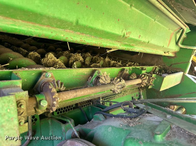 image for item EF2995 1994 John Deere 9600 combine