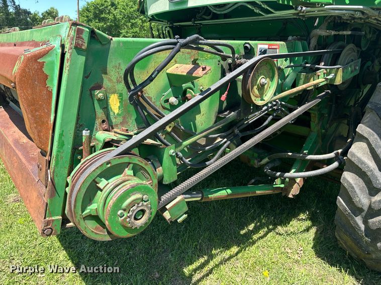 image for item EF2995 1994 John Deere 9600 combine
