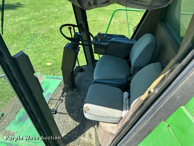 image for item EF2995 1994 John Deere 9600 combine