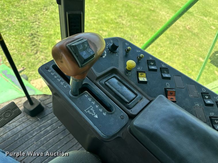 image for item EF2995 1994 John Deere 9600 combine