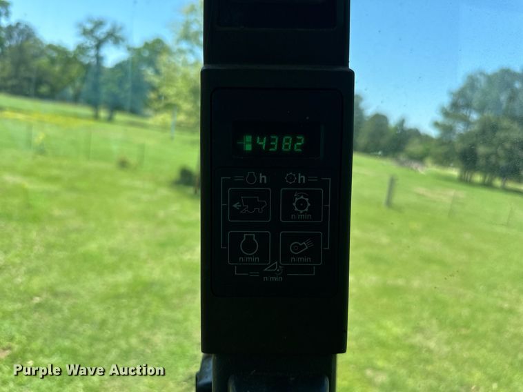 image for item EF2995 1994 John Deere 9600 combine