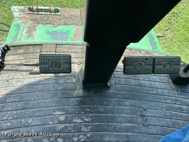 image for item EF2995 1994 John Deere 9600 combine