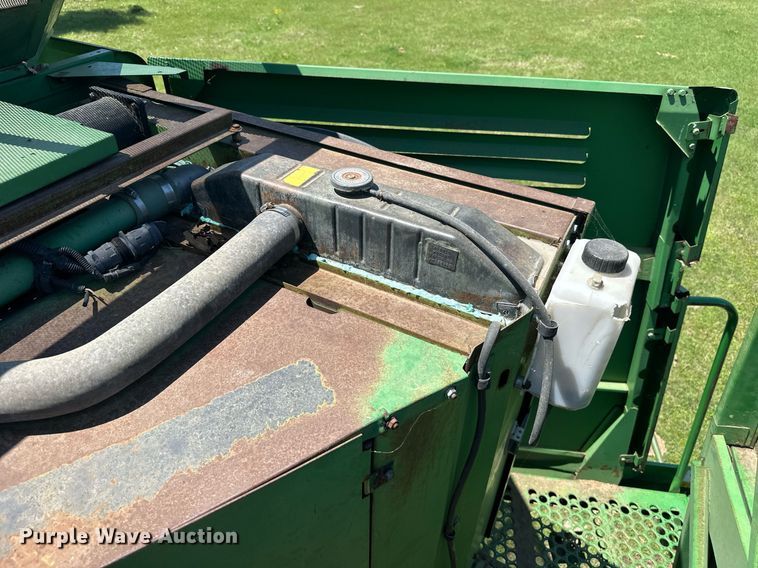 image for item EF2995 1994 John Deere 9600 combine