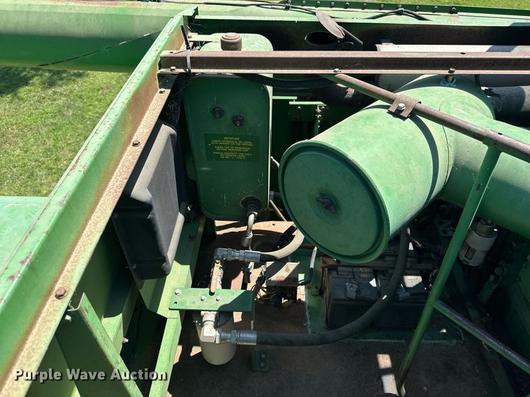 image for item EF2995 1994 John Deere 9600 combine