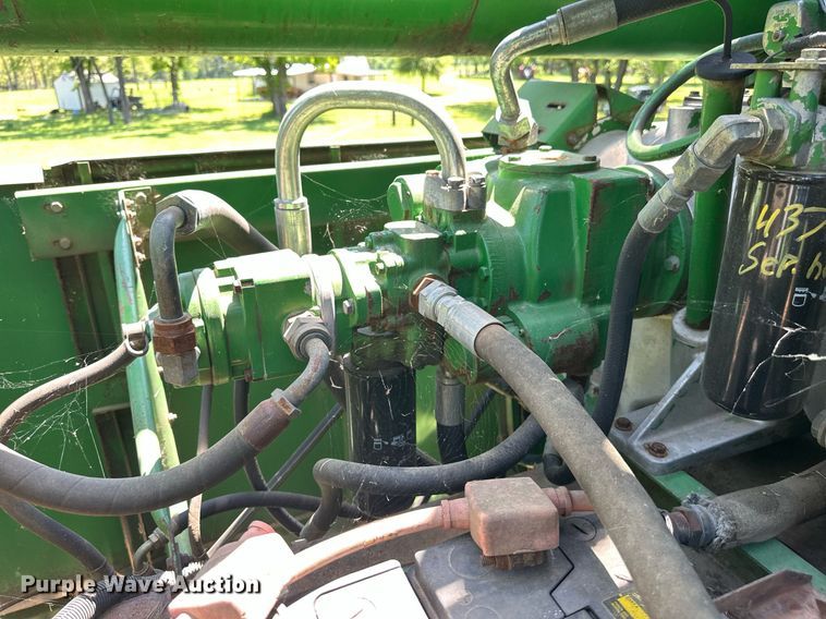 image for item EF2995 1994 John Deere 9600 combine