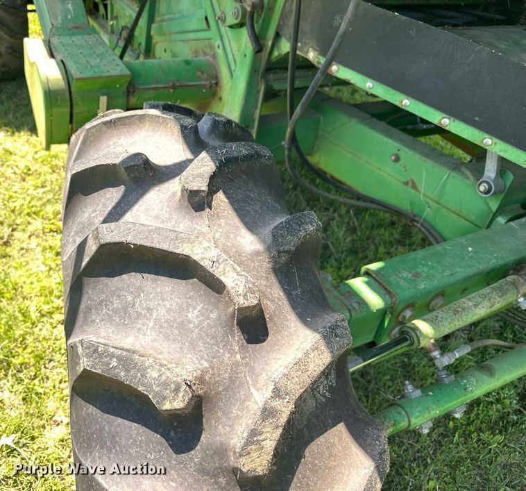 image for item EF2995 1994 John Deere 9600 combine