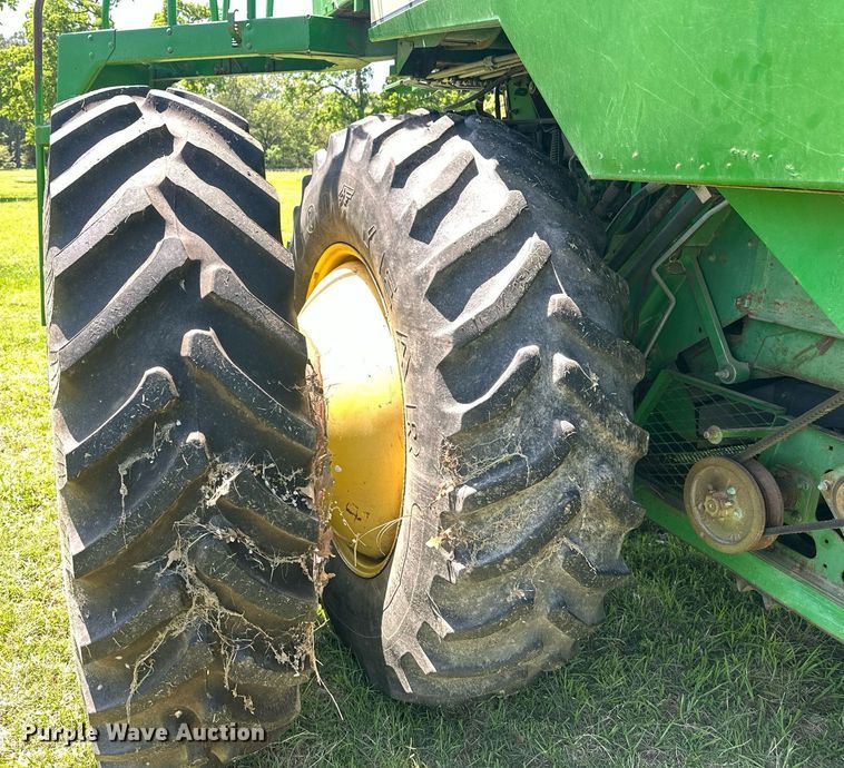 image for item EF2995 1994 John Deere 9600 combine