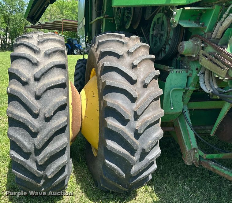 image for item EF2995 1994 John Deere 9600 combine