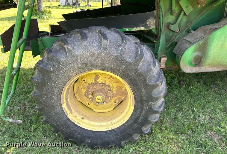 image for item EF2995 1994 John Deere 9600 combine