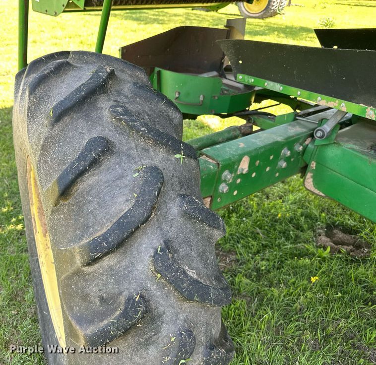 image for item EF2995 1994 John Deere 9600 combine