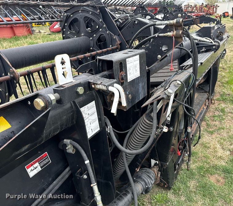 image for item EG6263 2005 Case IH 2062 draper head