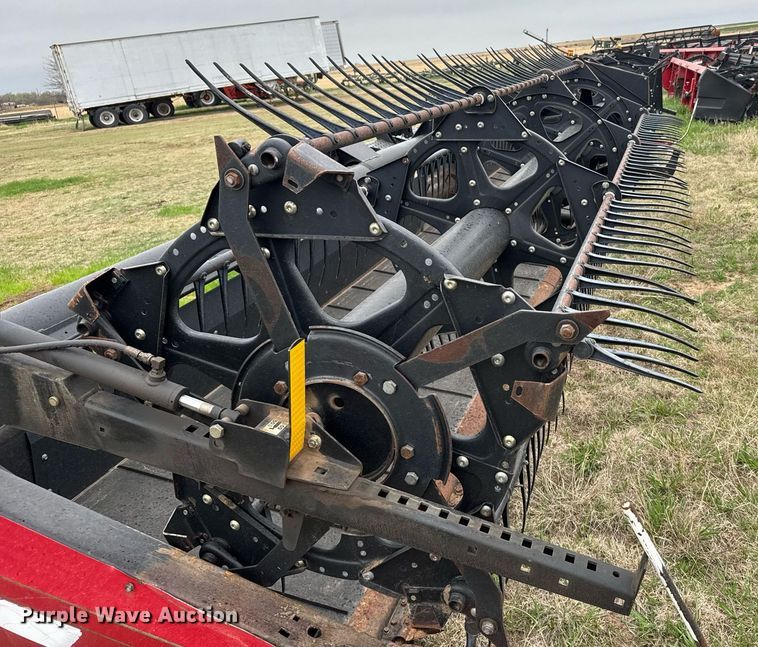 image for item EG6263 2005 Case IH 2062 draper head