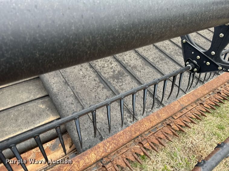 image for item EG6263 2005 Case IH 2062 draper head