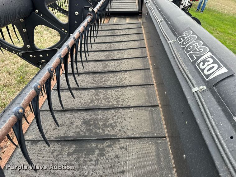 image for item EG6263 2005 Case IH 2062 draper head