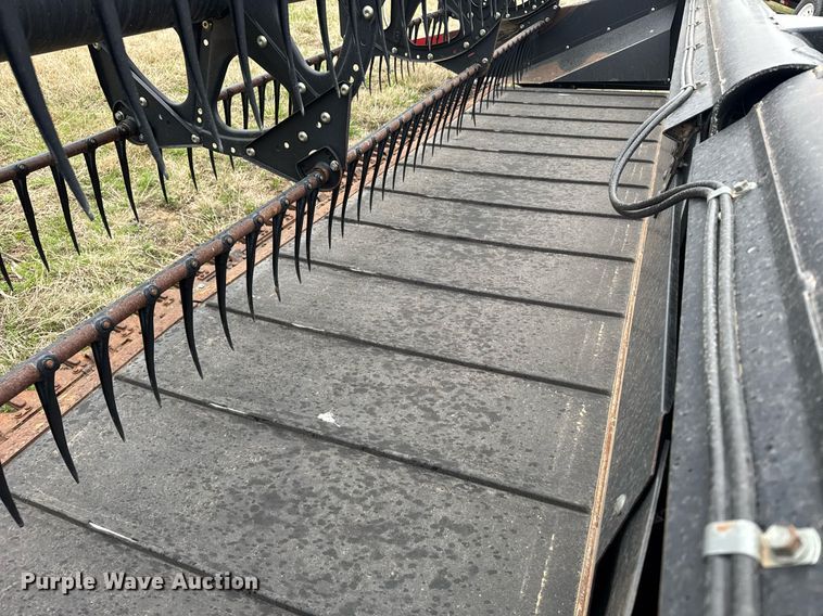 image for item EG6263 2005 Case IH 2062 draper head