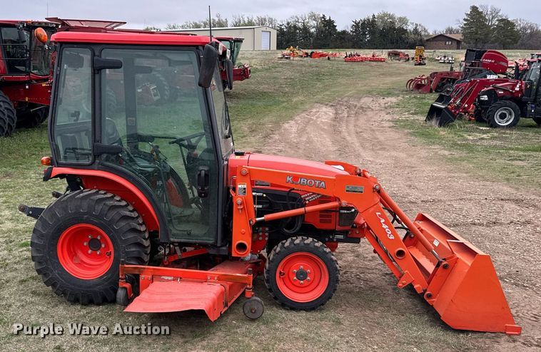 image for item EG6264 2012 Kubota B3000HSD MFWD tractor