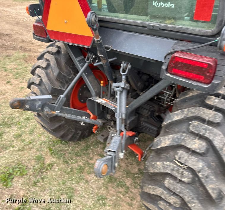 image for item EG6264 2012 Kubota B3000HSD MFWD tractor