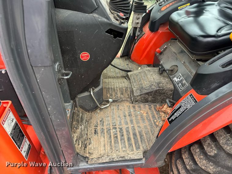 image for item EG6264 2012 Kubota B3000HSD MFWD tractor