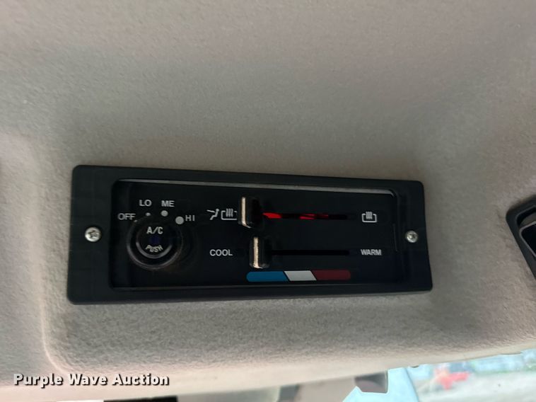 image for item EG6264 2012 Kubota B3000HSD MFWD tractor