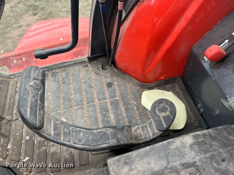 image for item EG6264 2012 Kubota B3000HSD MFWD tractor