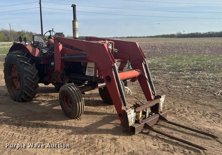 image for item EG6342 1967 International 806 tractor