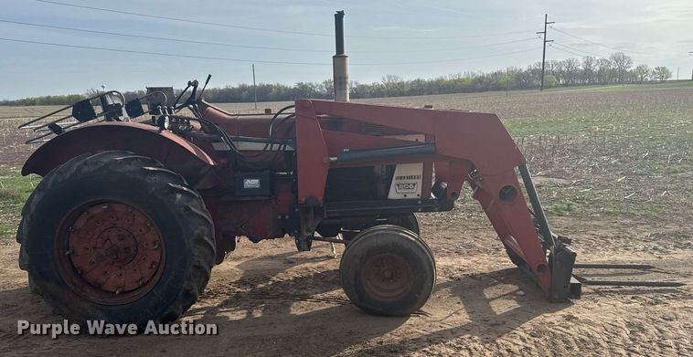 image for item EG6342 1967 International 806 tractor