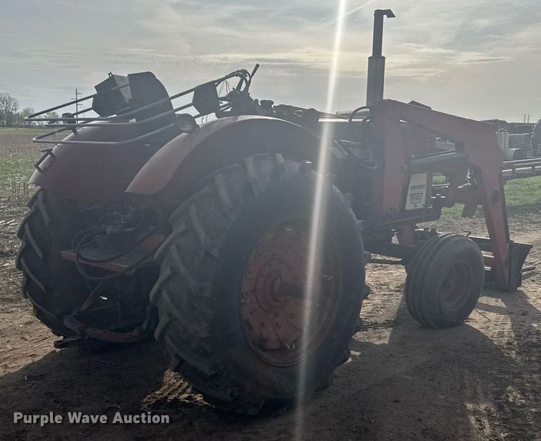 image for item EG6342 1967 International 806 tractor