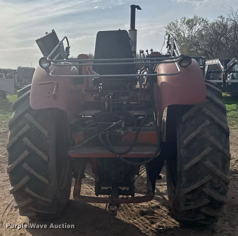 image for item EG6342 1967 International 806 tractor