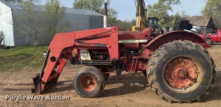 image for item EG6342 1967 International 806 tractor