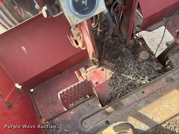 image for item EG6342 1967 International 806 tractor