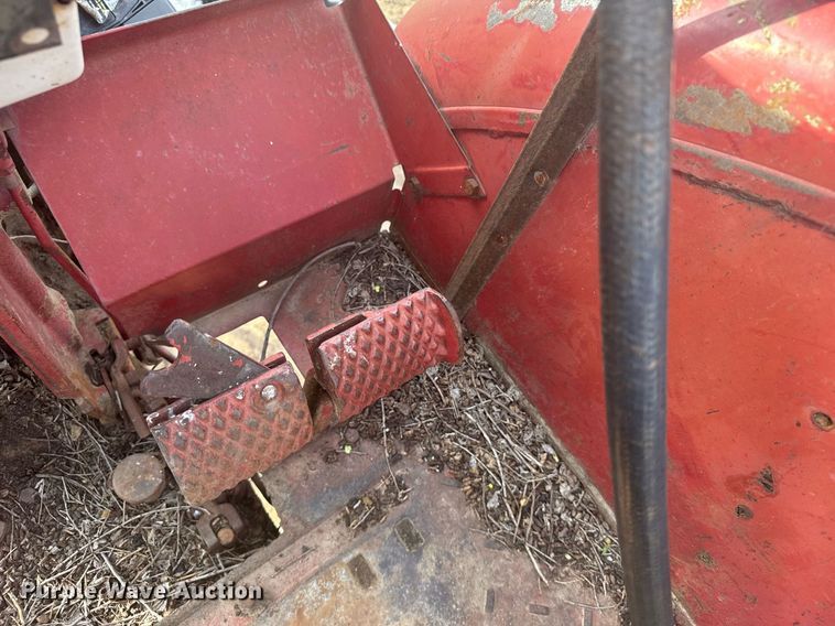 image for item EG6342 1967 International 806 tractor