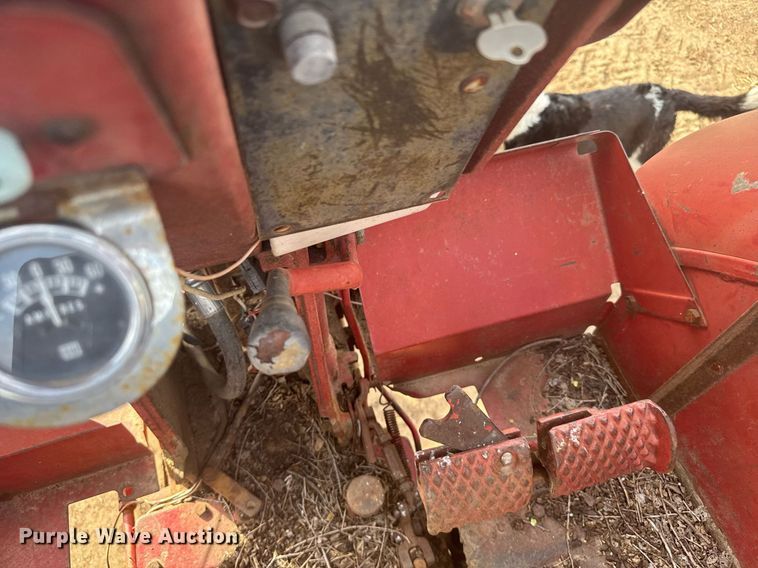 image for item EG6342 1967 International 806 tractor