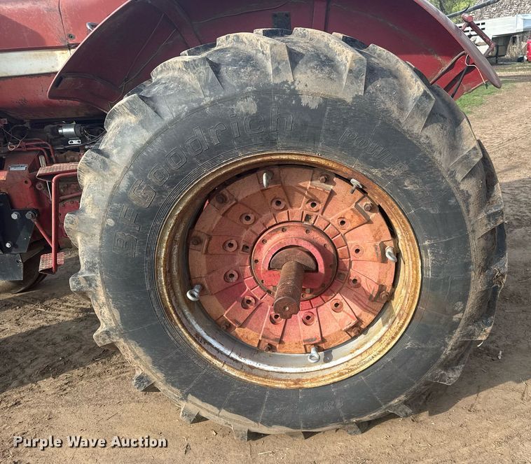 image for item EG6342 1967 International 806 tractor