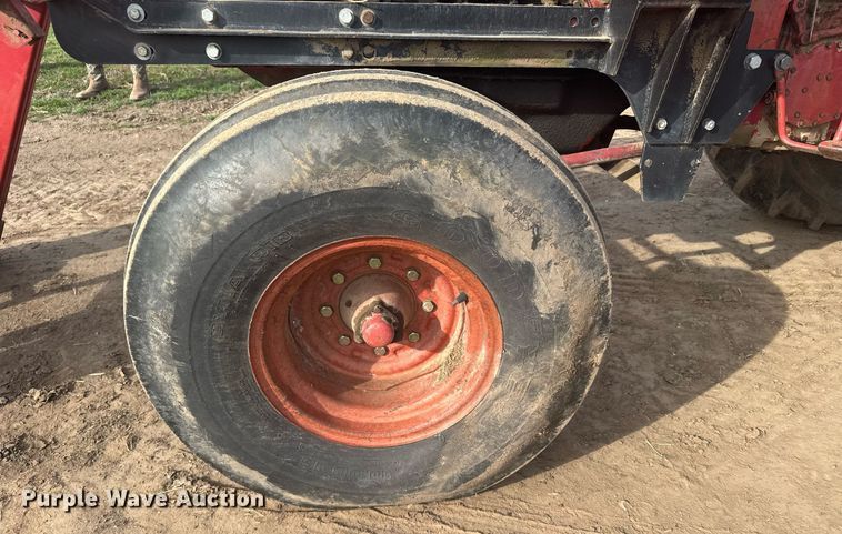 image for item EG6342 1967 International 806 tractor