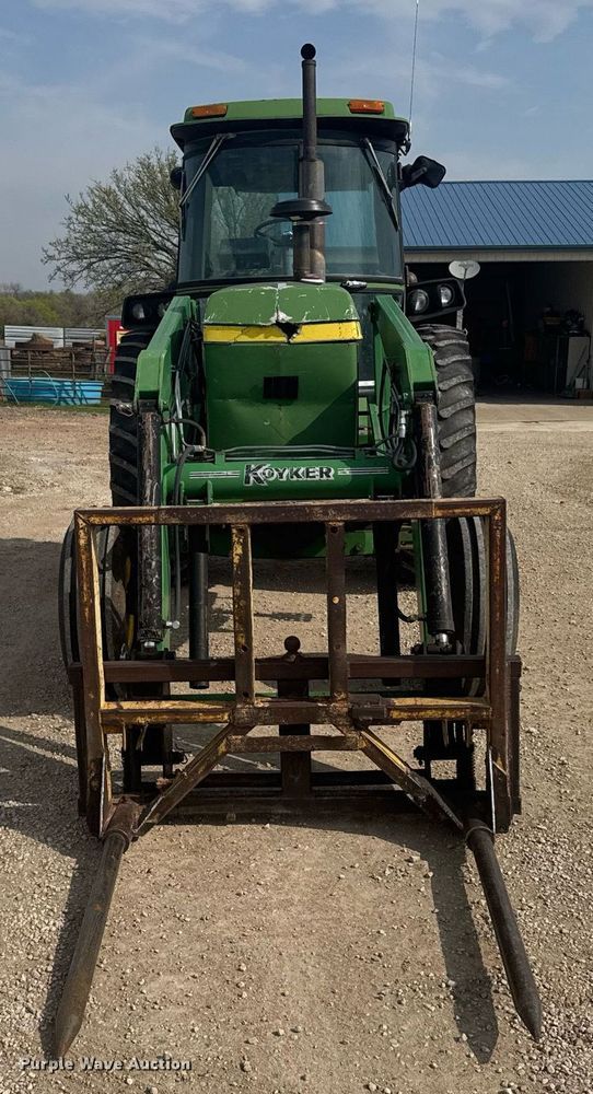 image for item EG6346 1981 John Deere 4240 tractor