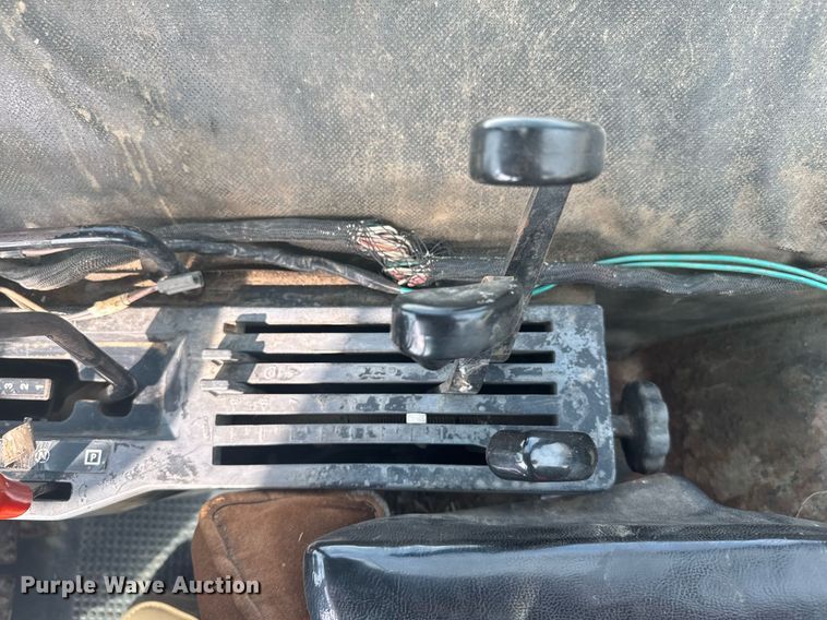 image for item EG6346 1981 John Deere 4240 tractor