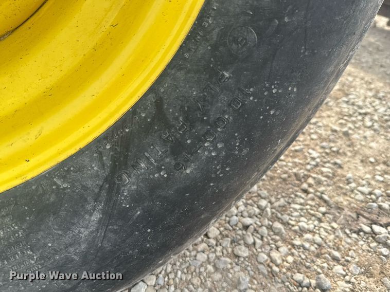 image for item EG6346 1981 John Deere 4240 tractor