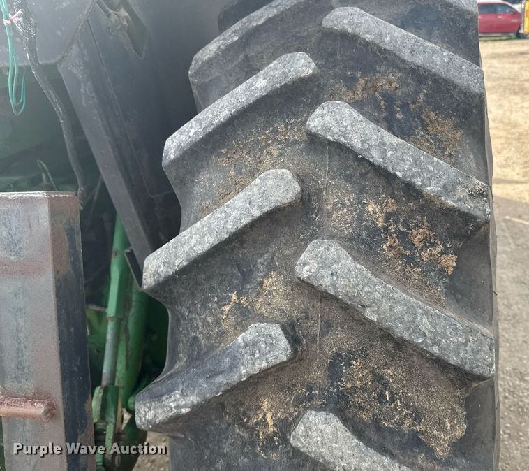 image for item EG6346 1981 John Deere 4240 tractor