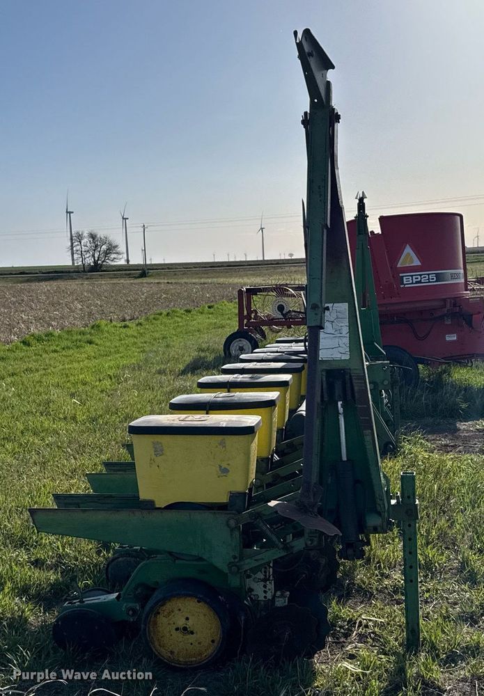 image for item EG6355 1988 John Deere 7300 planter