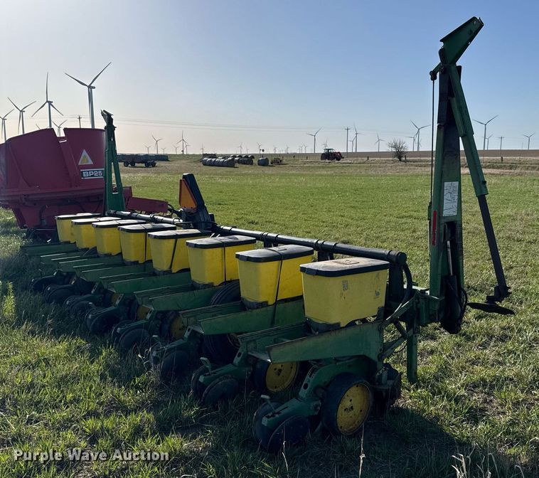 image for item EG6355 1988 John Deere 7300 planter